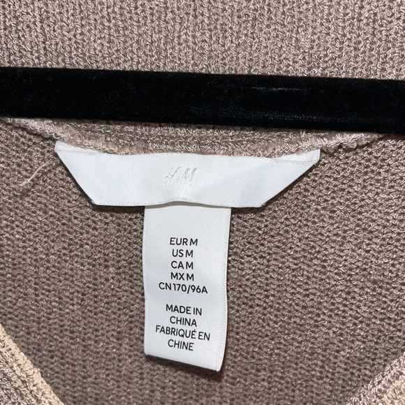 H&M lightweight sweater/top - Medium - Picture 3 of 4